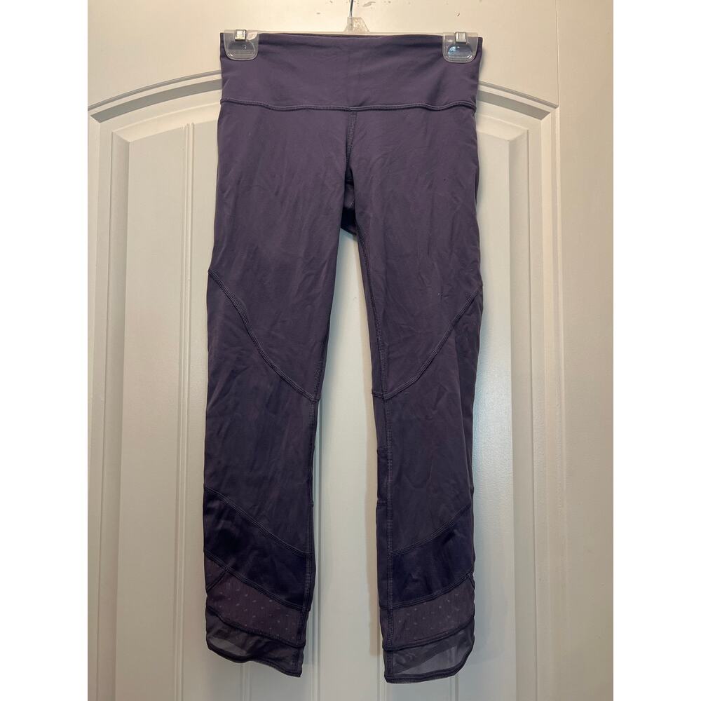 Lululemon Women’s‎ Yoga Pants Renewed Cropped Nightfall Leggings Size 4 Purple